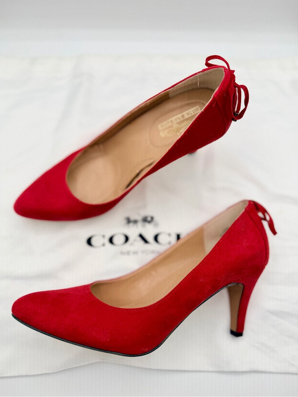 Coach and Four Red Pointed-Toe Bow-Back Pumps sz 7.5M